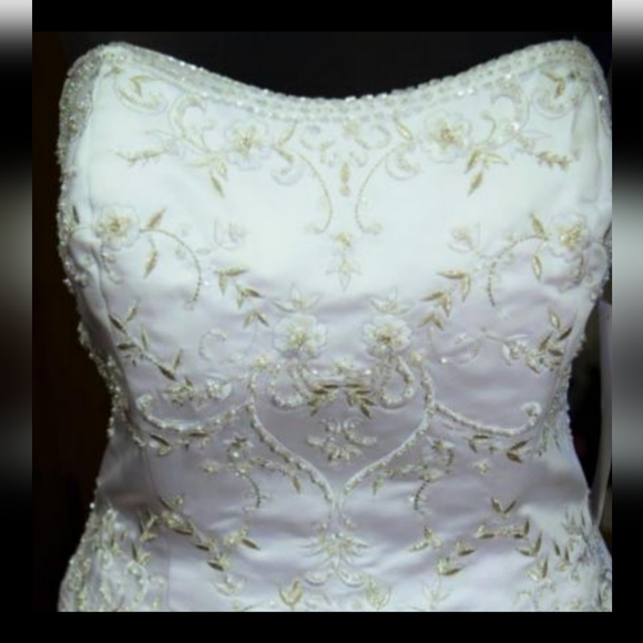 David's Bridal Trumpet Strapless Satin Ivory Wedding Dress Size 8 - Picture 7 of 14